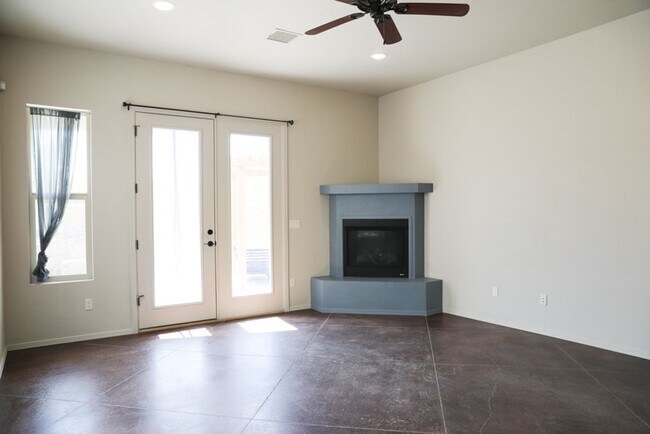 Foto del edificio - 2 Bed, 2 Bath Townhome