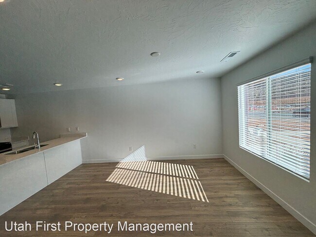 Building Photo - 3 br, 2 bath House - 3206 E Elkhorn LN