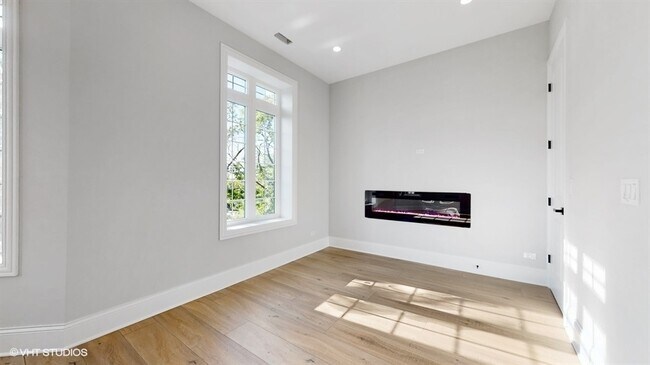 Building Photo - 4023 S Vincennes Ave