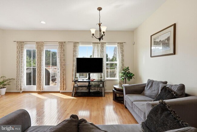 Foto del edificio - 10739 Hinton Wy