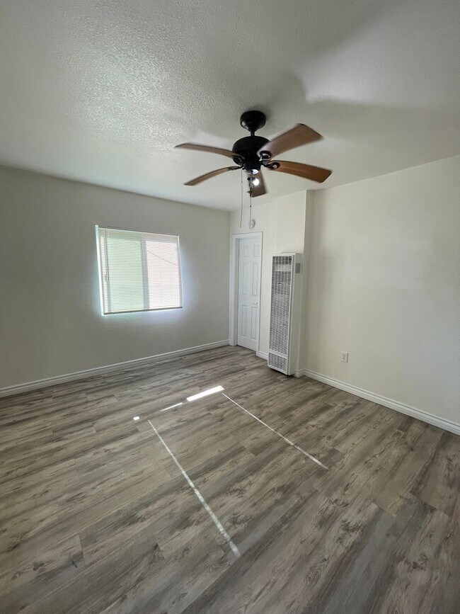 Foto del edificio - Large Upper 1 Bedroom 1 Bath in Long Beach!
