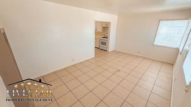 Building Photo - 4520 Mesa Dr