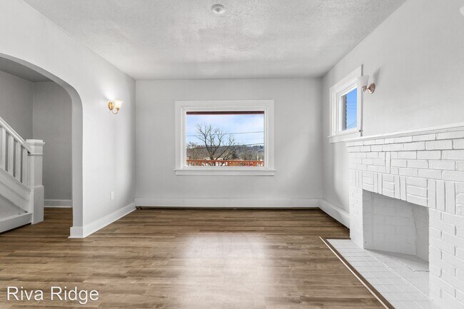 Building Photo - 3 br, 1 bath House - 422 George Street