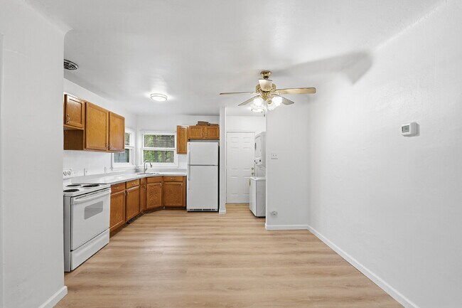 Building Photo - $1,695.95 - 2 Bed, 1 Bath Home in Denver with Spacious Fenced in Yard!