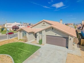 Building Photo - 8959 Wedgewood Ct