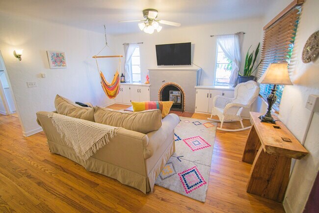 Foto del edificio - 2423 Rose Avenue NW