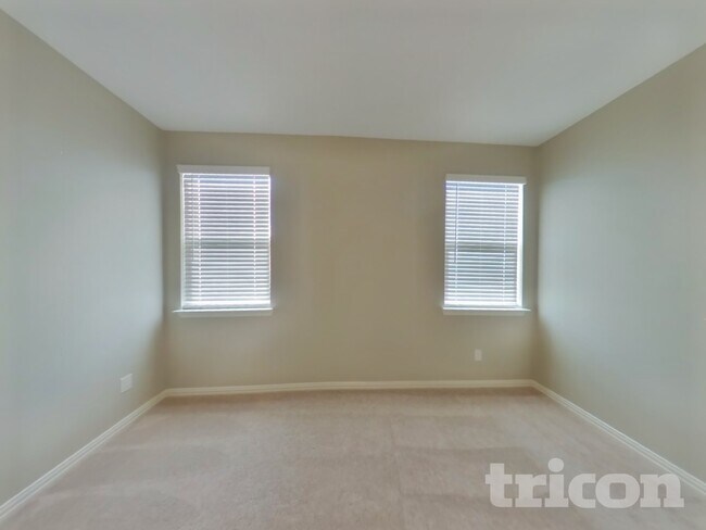 Foto del edificio - 440 Walpole Ct