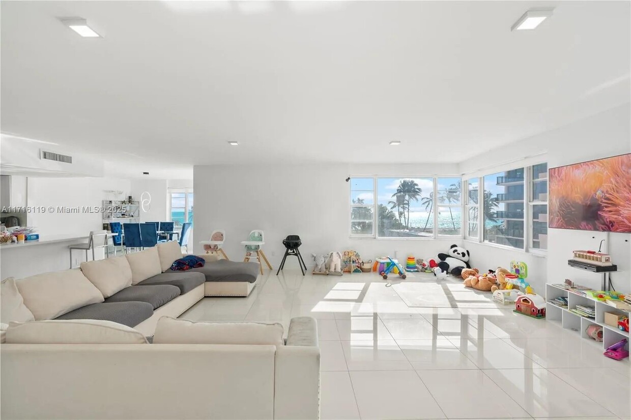 Foto principal - 5255 Collins Ave