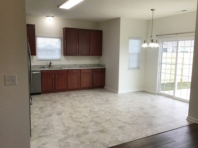 Building Photo - 635 Prospector Dr