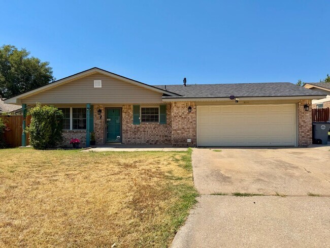 Building Photo - 5506 NW Cottonwood Dr