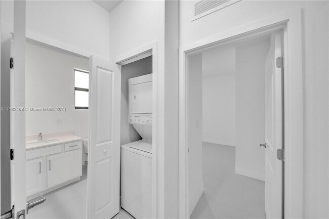 Building Photo - 14437 SW 19th St