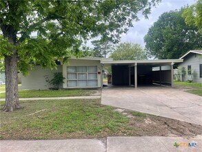 Building Photo - 709 Fern Ln