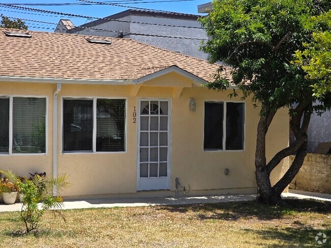 Building Photo - 308 E Elmwood Ave