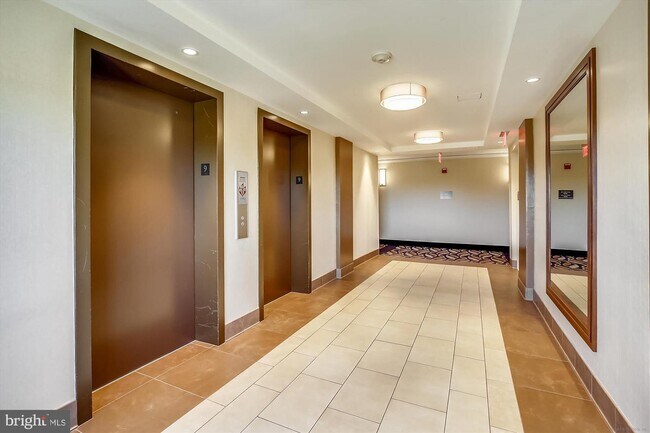 Foto del edificio - 1111 University Blvd W