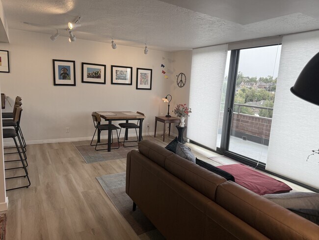 Foto del edificio - 115 S 1100 E