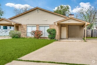 Building Photo - 2309 Lucas Dr