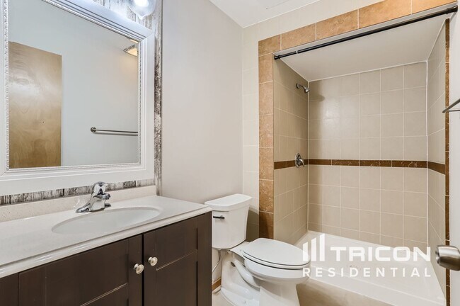 Foto del edificio - 7472 Large Ave NE