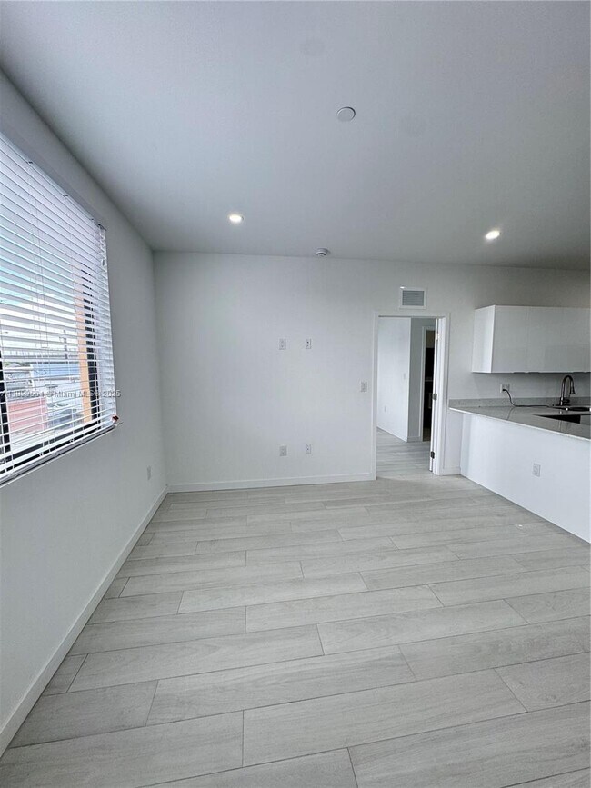 Foto del edificio - 909 E 24th St
