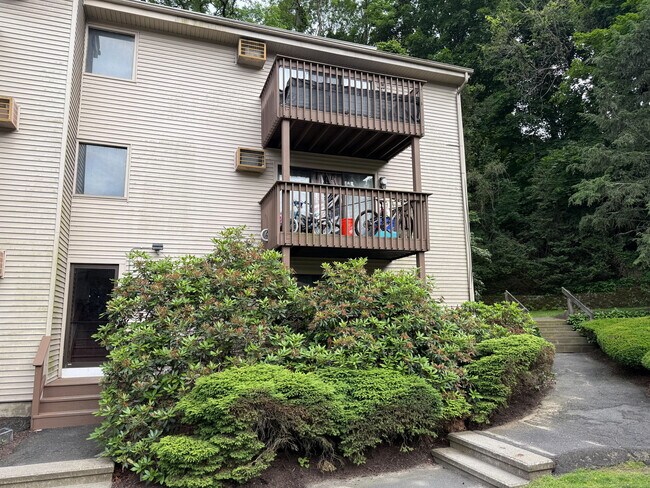 Building Photo - 38 Padanaram Ave