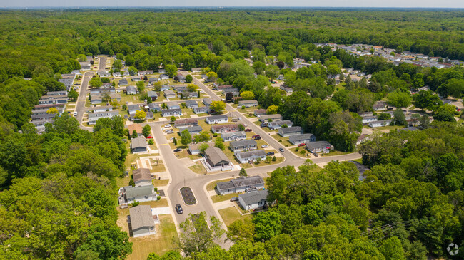 Building Photo - Woodland Estates