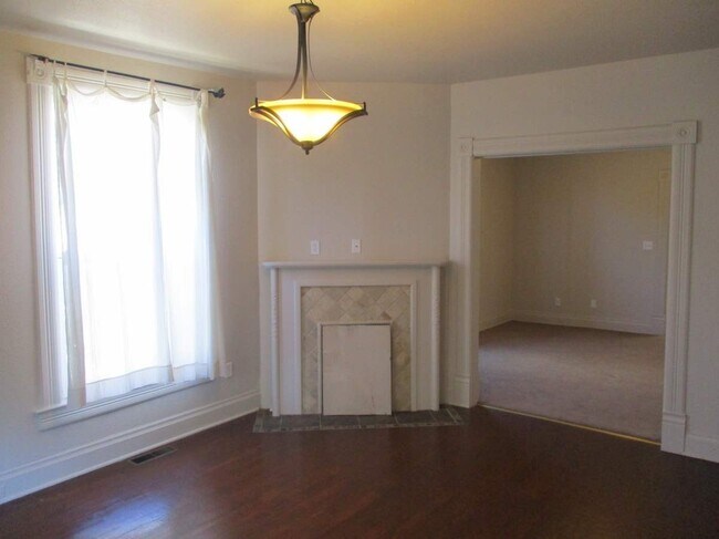 Building Photo - Skaga: LEASING 811 N Cedar Street
