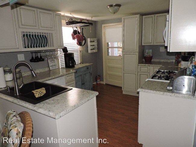 Building Photo - 2 br, 1.5 bath House - 390 Pearson Cir