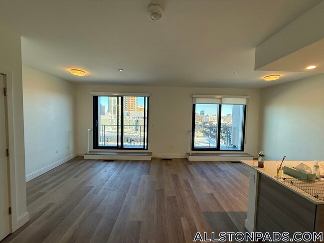 Building Photo - 1079 Commonwealth Ave