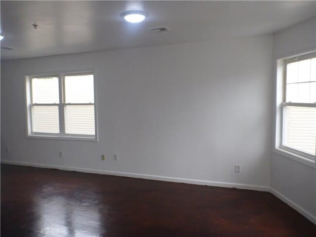 Building Photo - 98 S Burnet St