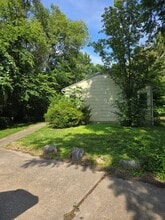 Building Photo - 302 Alexander Ave