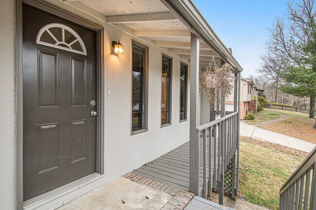 Foto del edificio - 5857 Willow Ridge Rd