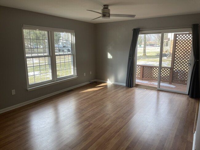 Building Photo - 36793 Oakwood Ln