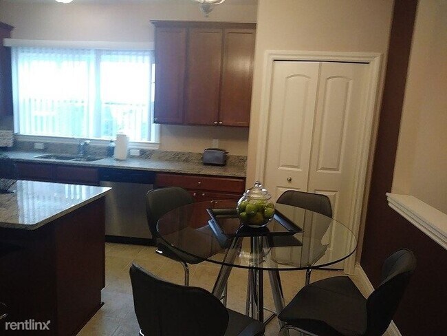 Building Photo - 3 br, 2 bath Condo - 180 Marina Court 85