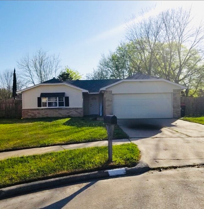 Building Photo - 16731 Sierra Grande Dr
