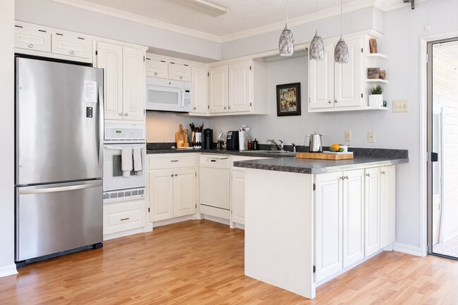 Foto del edificio - 8217 Lullwater Dr