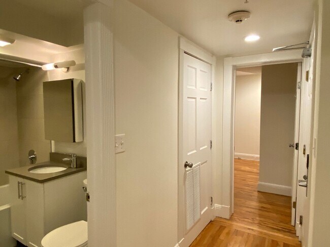 Foto del edificio - Nicely renovated studio in a prime spot ne...