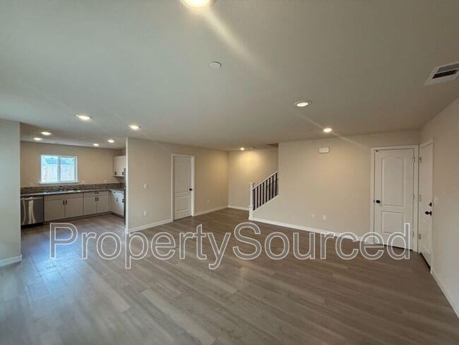 Building Photo - 936 W Alameda St