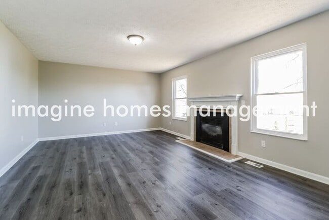 Building Photo - Beautiful 4 Bedroom home with 2.5 bath in ...