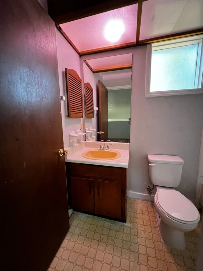 Building Photo - Great 2BD/2BA townhome! Brand new CARPET