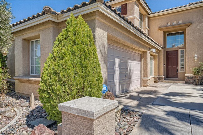 Foto del edificio - 1824 Summit Gate Ln