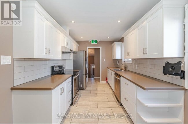 Building Photo - 124 Courtleigh Square