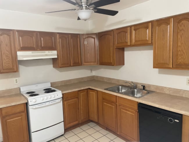 Foto del edificio - 5647 Cherry Wood Cir