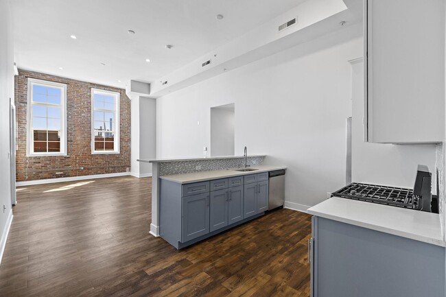 Building Photo - 6200 Hudson Ave