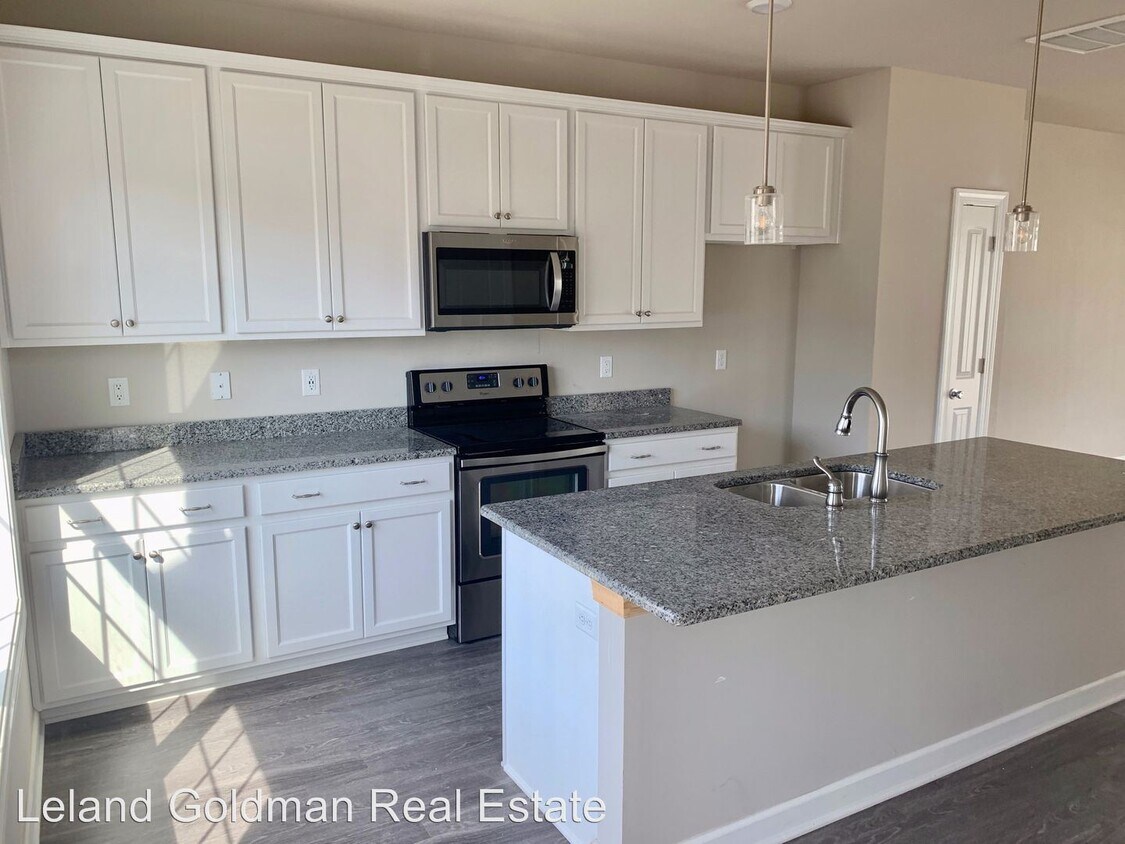 Foto principal - 3 br, 2.5 bath House - 417 21st 1/2 Street