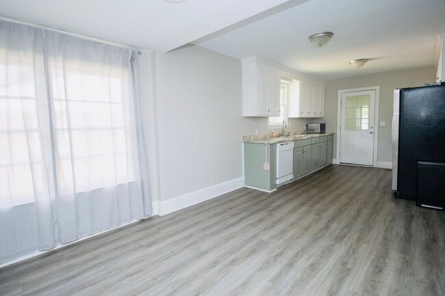 Foto del edificio - 3 Bedroom, 1 Bathroom Charmer in Cayce - A...