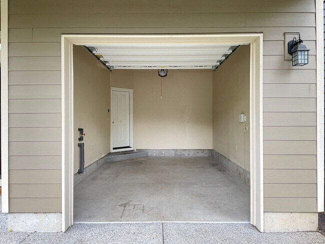Building Photo - Traditional Remington Station Home Built i...
