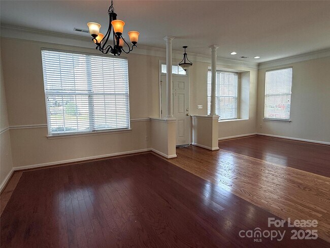 Foto del edificio - 7549 Bluff Point Ln