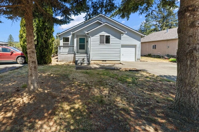 Foto del edificio - Updated 3 bedroom home with garage
