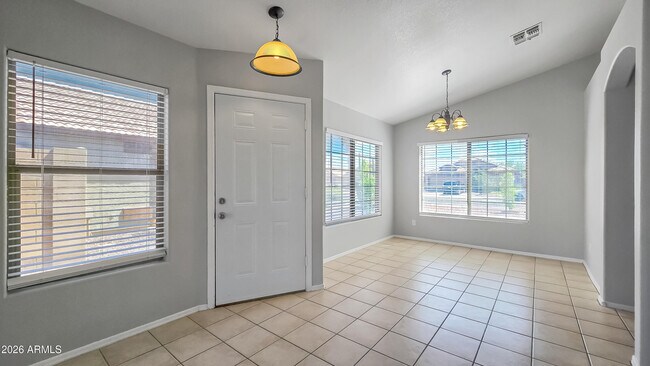 Foto del edificio - 13344 W Desert Ln