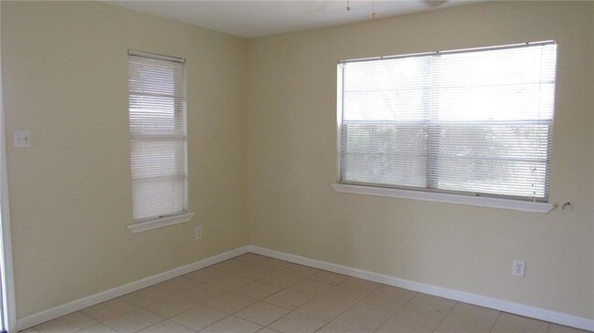 Building Photo - 637 Scotland Dr