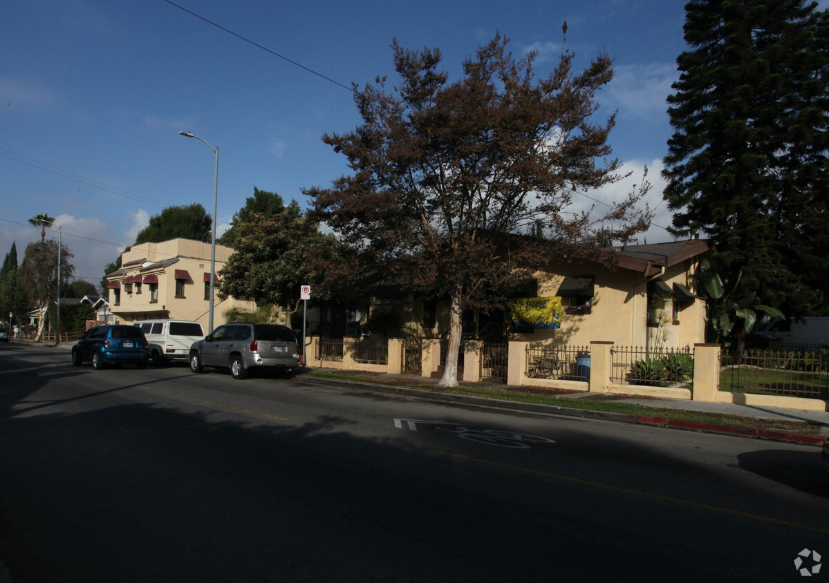 Primary Photo - 6631-6635 Fountain Ave